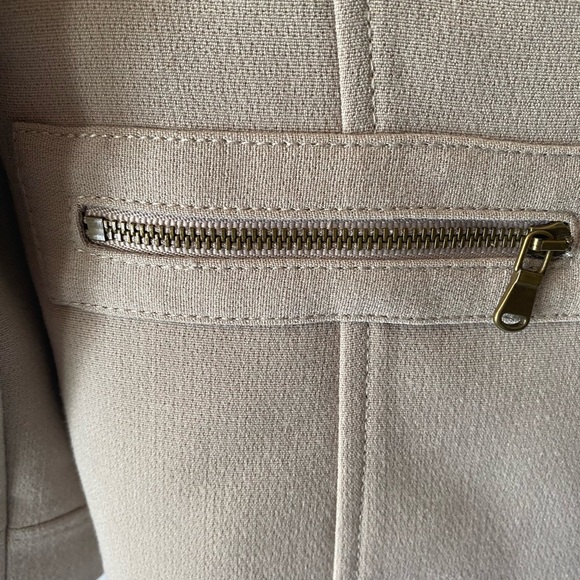 Tahari Blazer Jacket Sz 10 Fully Lined Darting Oversized Buttons - Picture 8 of 12